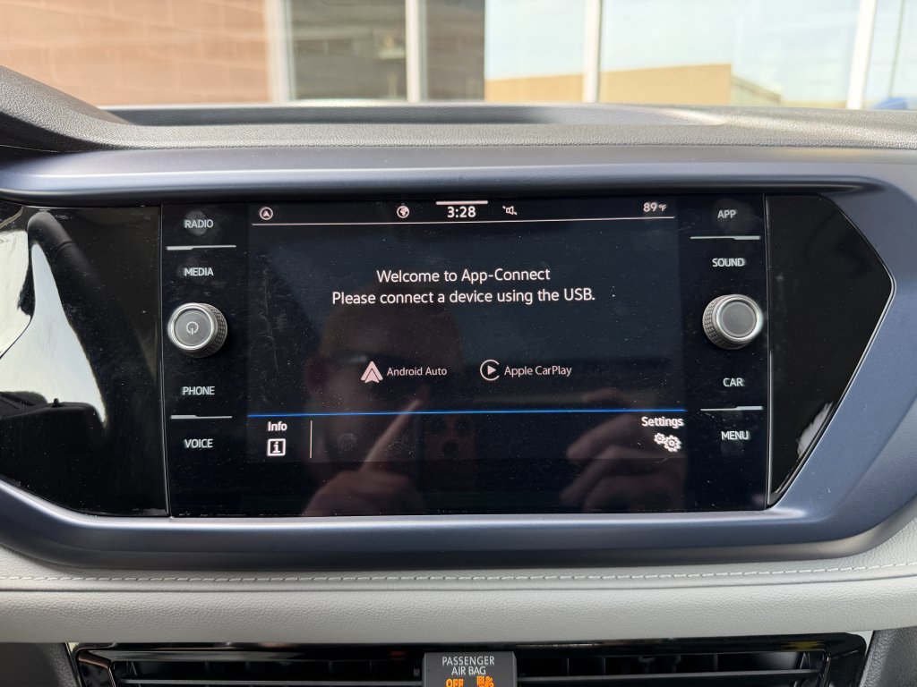 Used 2024 Volkswagen Taos SE w/ Panoramic Sunroof Package FWD image 22