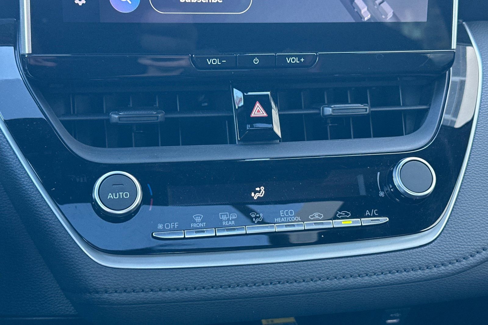 Used 2025 Toyota Corolla SE image 22