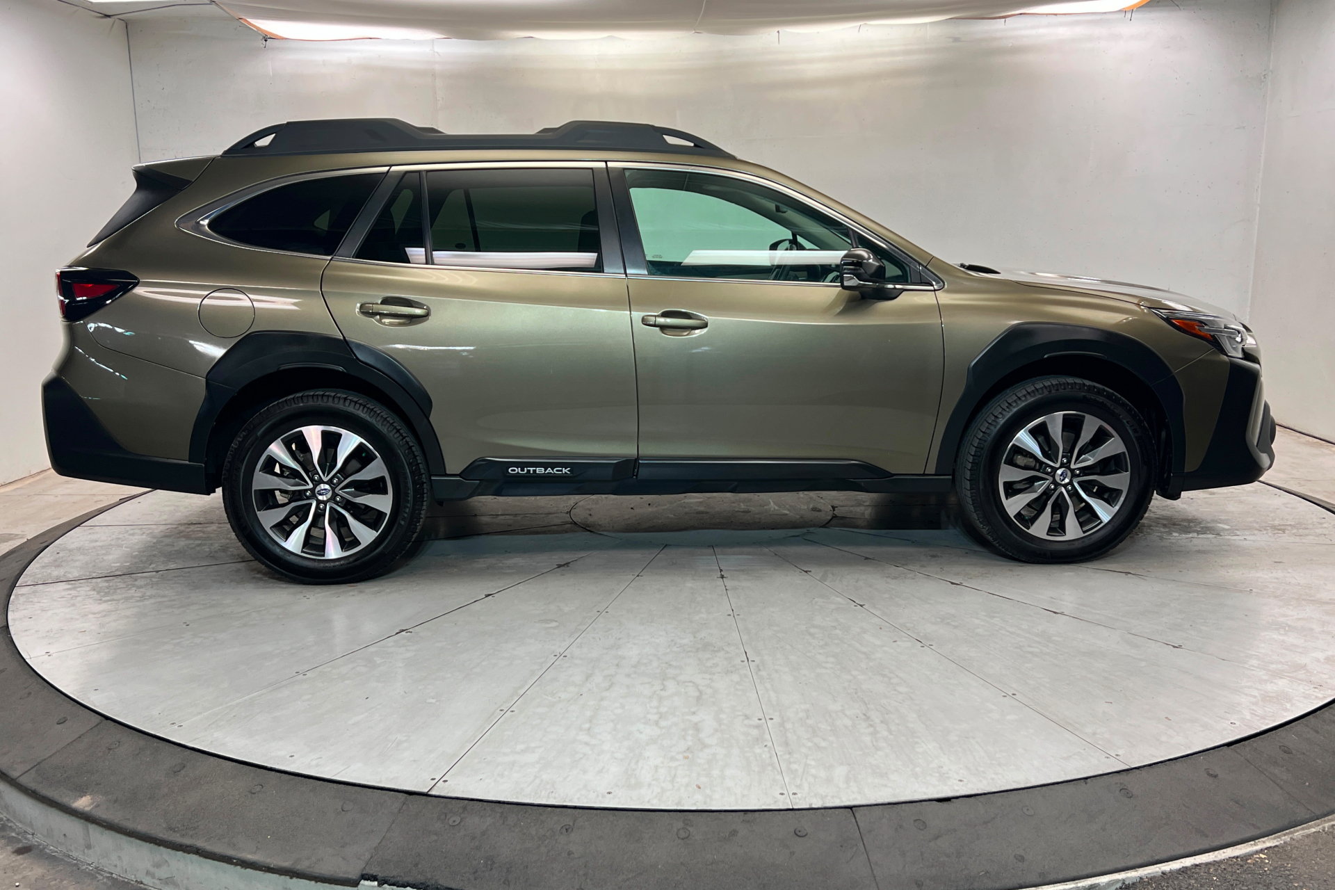 Used 2024 Subaru Outback Limited XT AWD/4WD image 7