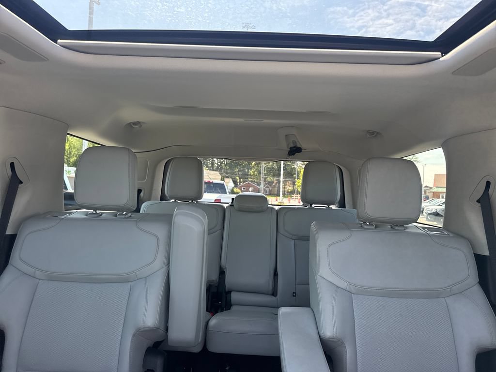Used 2025 Ford Expedition Platinum w/ Driver's Package AWD/4WD image 41