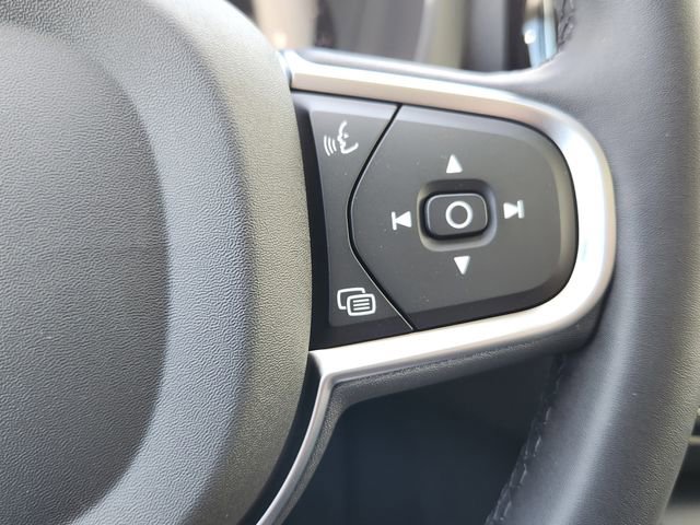 New 2025 Volvo XC60 B5 Core w/ Climate Package image 24
