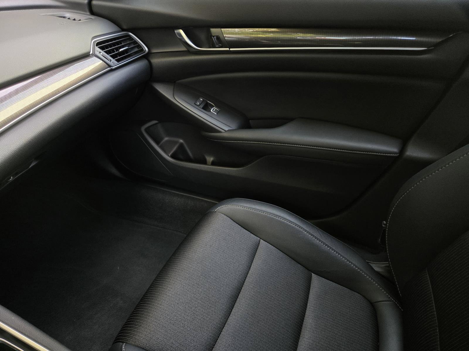 Used 2020 Honda Accord Sport image 30