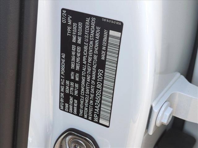 Used 2025 Porsche Macan Turbo AWD/4WD image 27