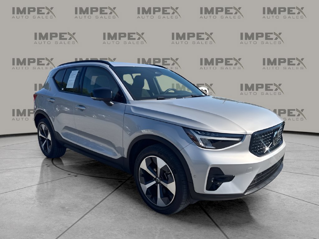 Used 2025 Volvo XC40 B5 Plus AWD/4WD image 7