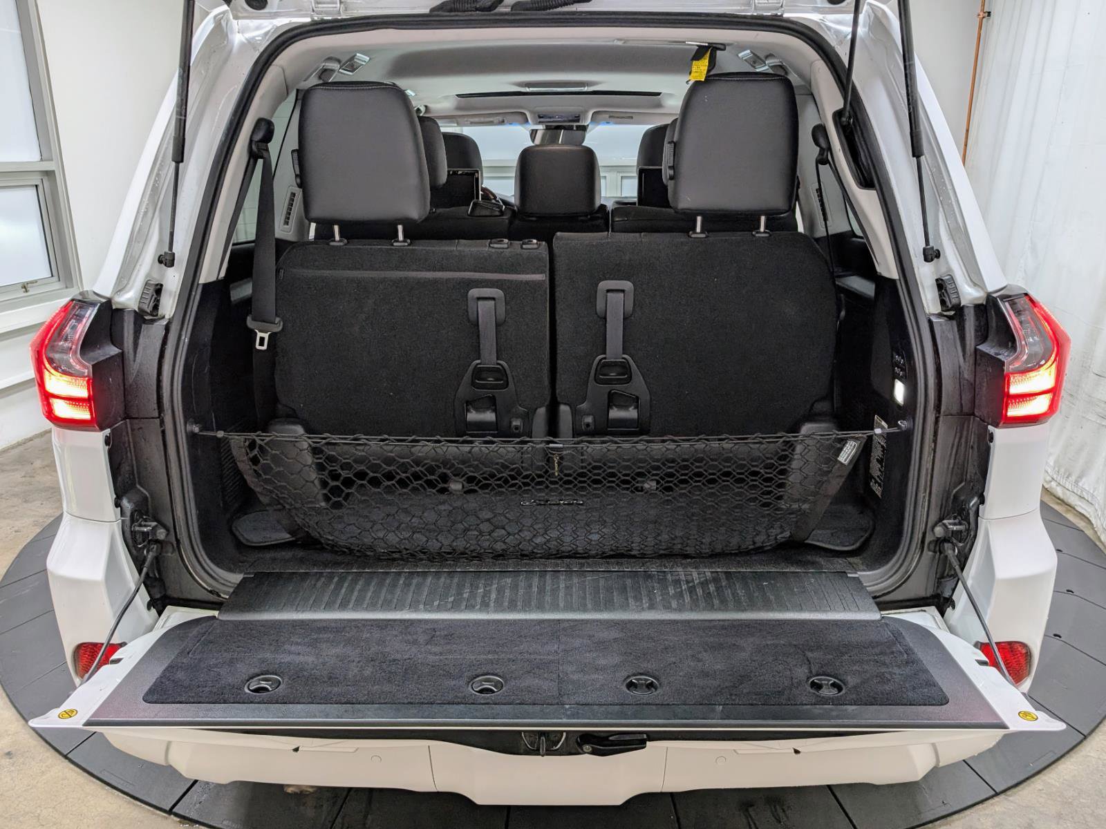 Used 2018 Lexus LX 570 4WD w/ Luxury Package image 24