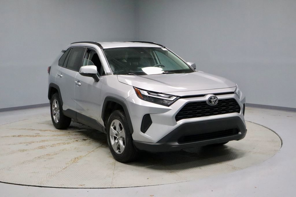 Used 2025 Toyota RAV4 XLE image 1