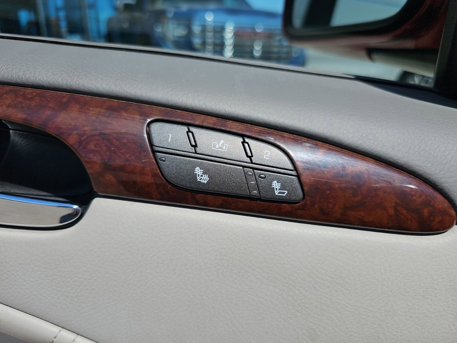 Used 2011 Buick Lucerne CXL FWD image 16