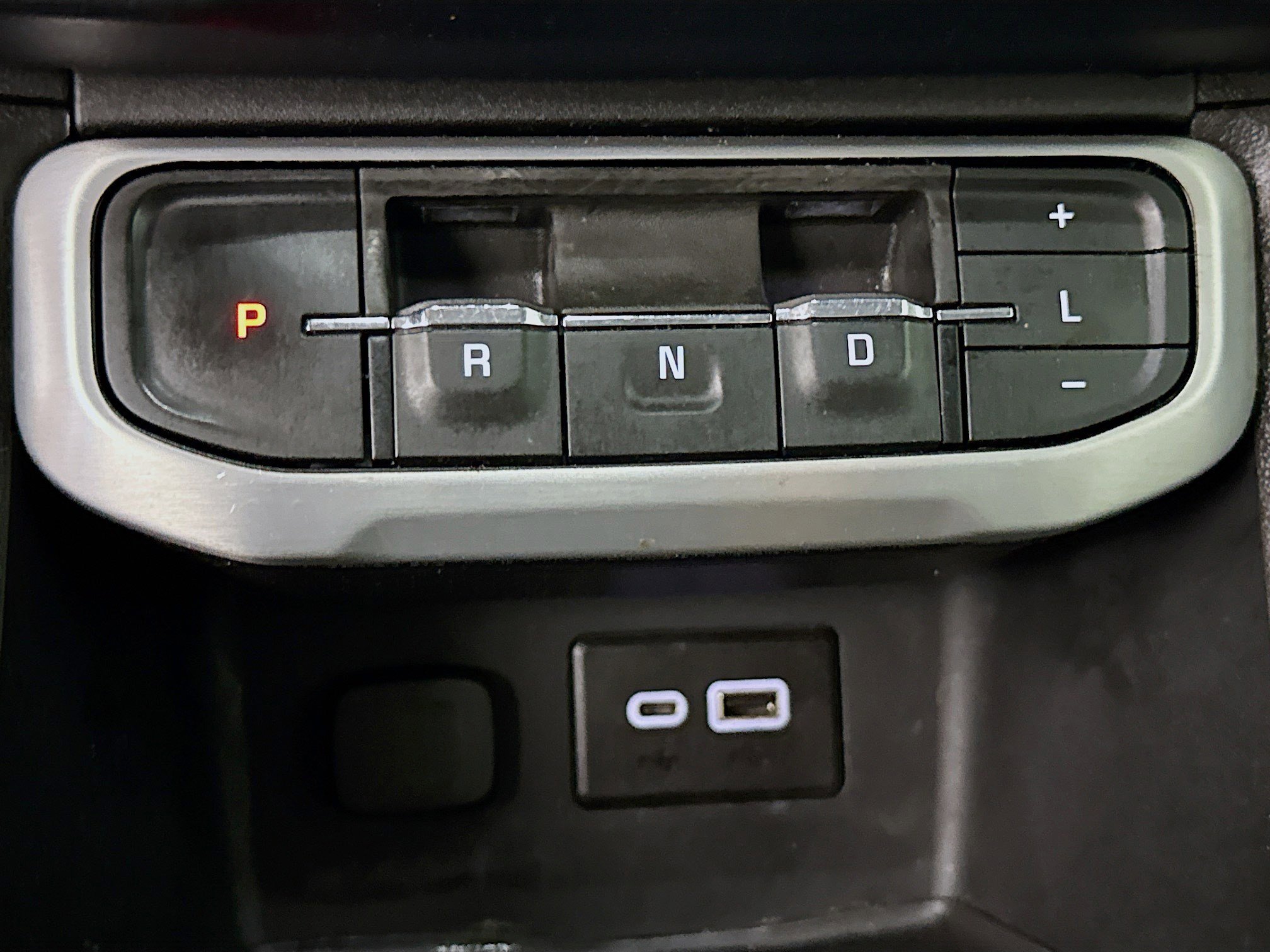 Used 2022 GMC Acadia SLE w/ Driver Convenience Package FWD image 20