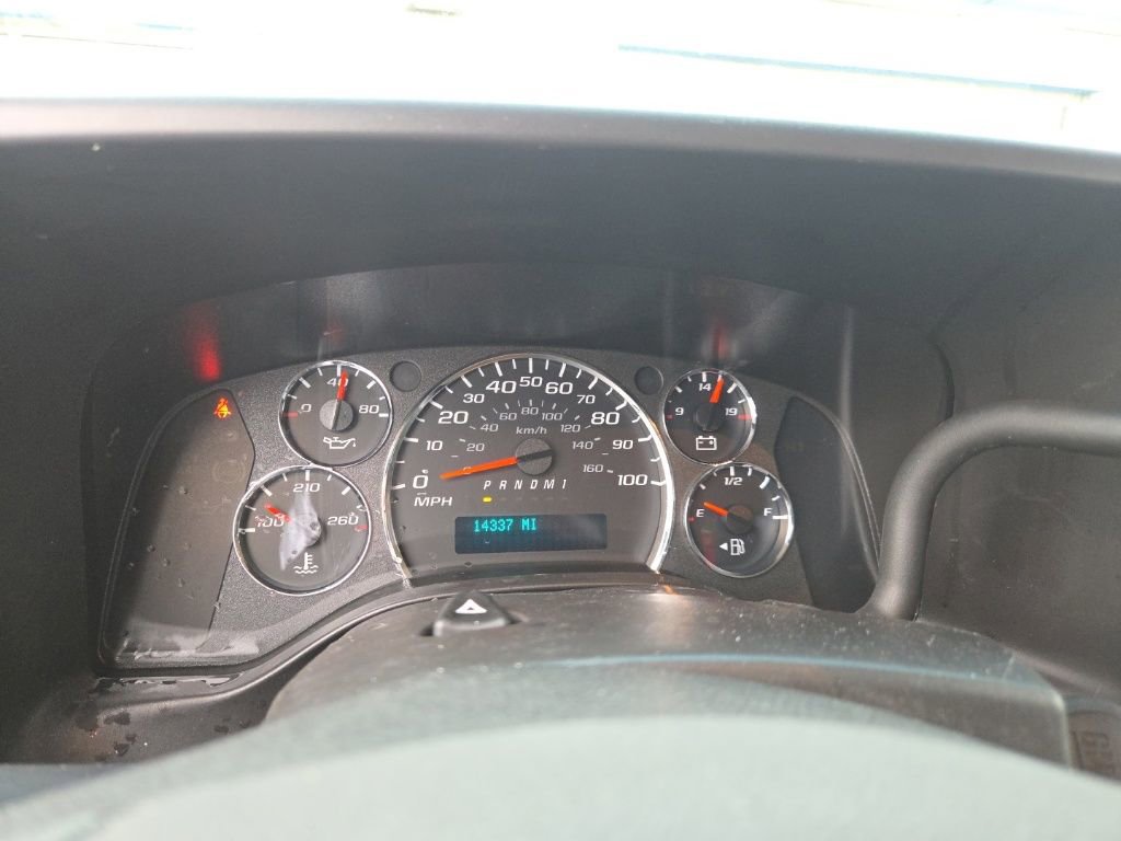 Used 2024 Chevrolet Express 2500 w/ Driver Convenience Package RWD image 9