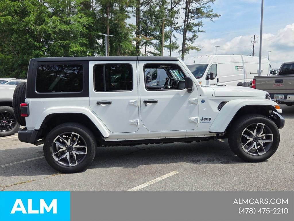 Used 2024 Jeep Wrangler Unlimited w/ Convenience Group AWD/4WD image 17