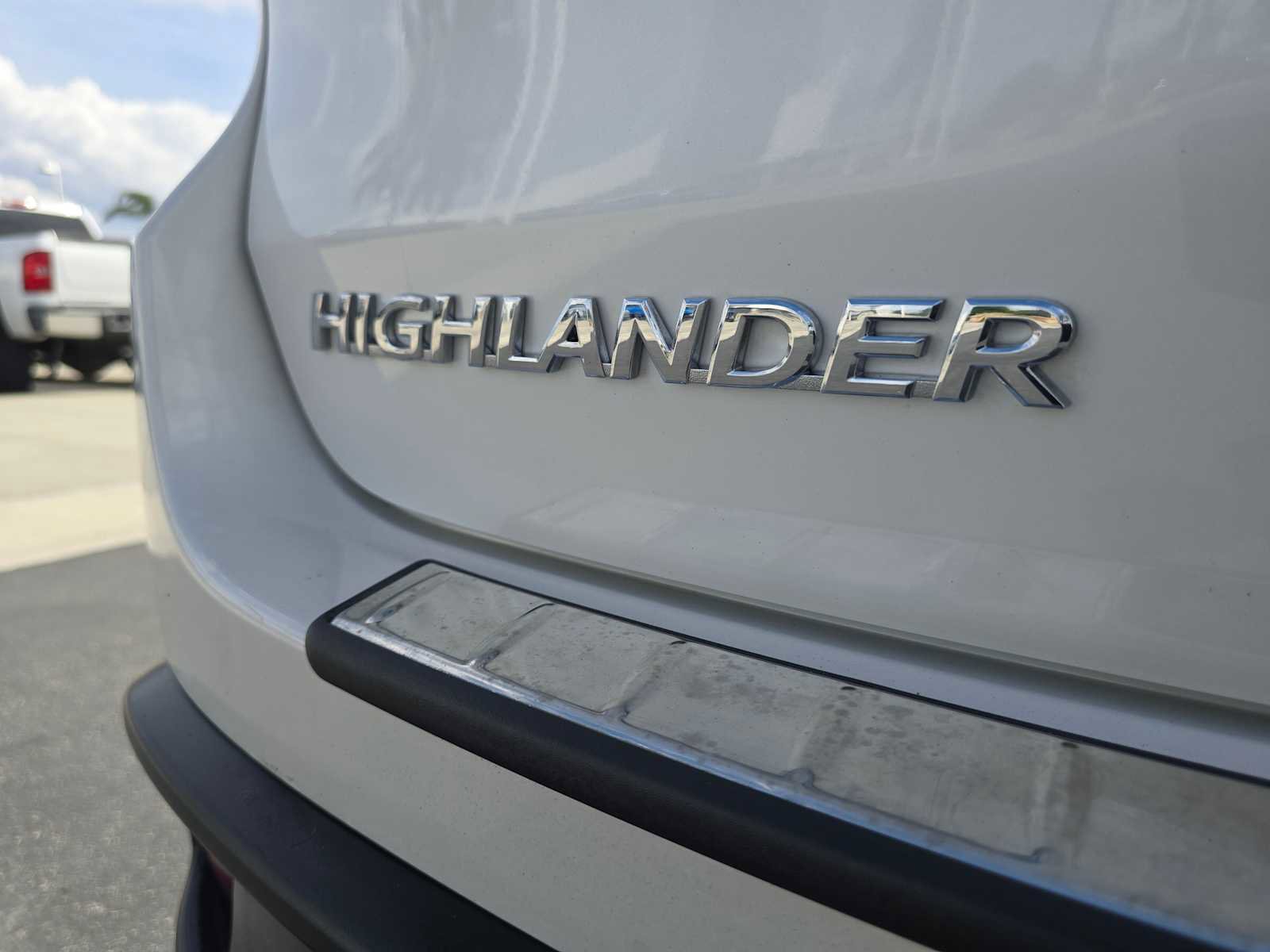 Used 2017 Toyota Highlander LE FWD image 13