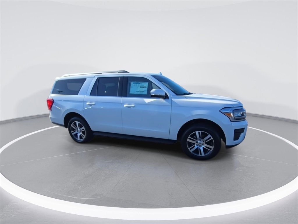 Used 2024 Ford Expedition Max XLT image 2