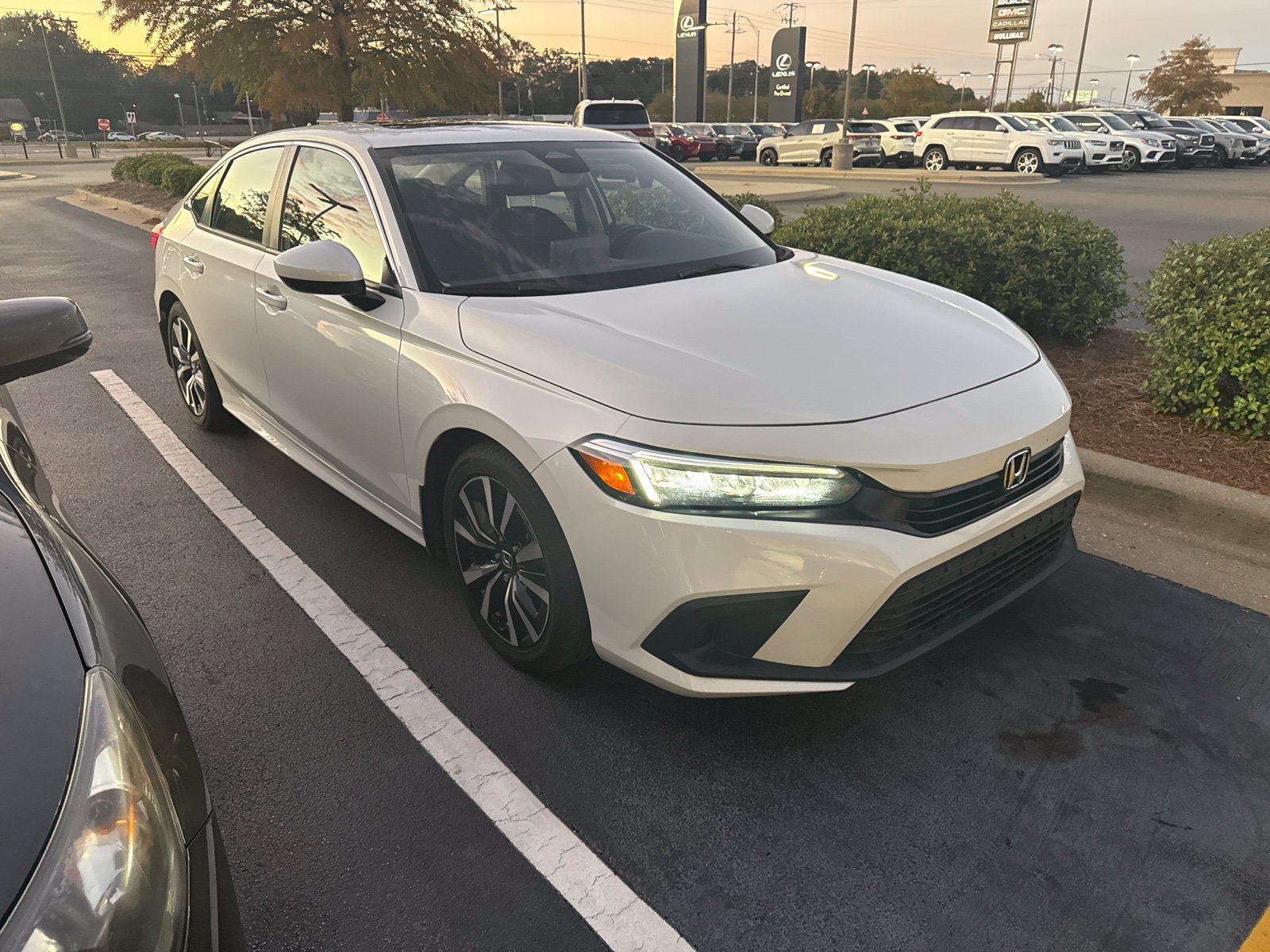 Used 2023 Honda Civic EX image 1