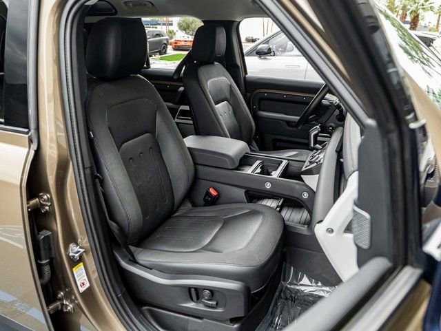 Used 2020 Land Rover Defender 110 HSE image 29