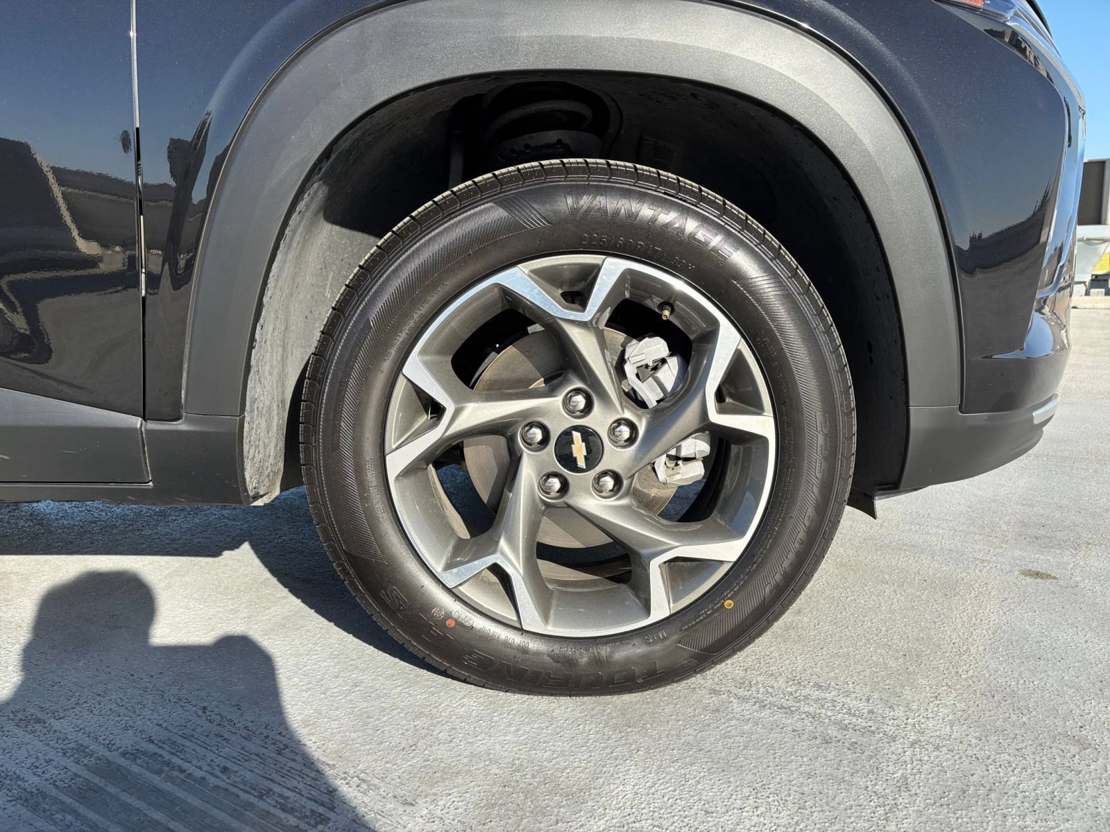 Used 2025 Chevrolet Trax LT FWD image 28
