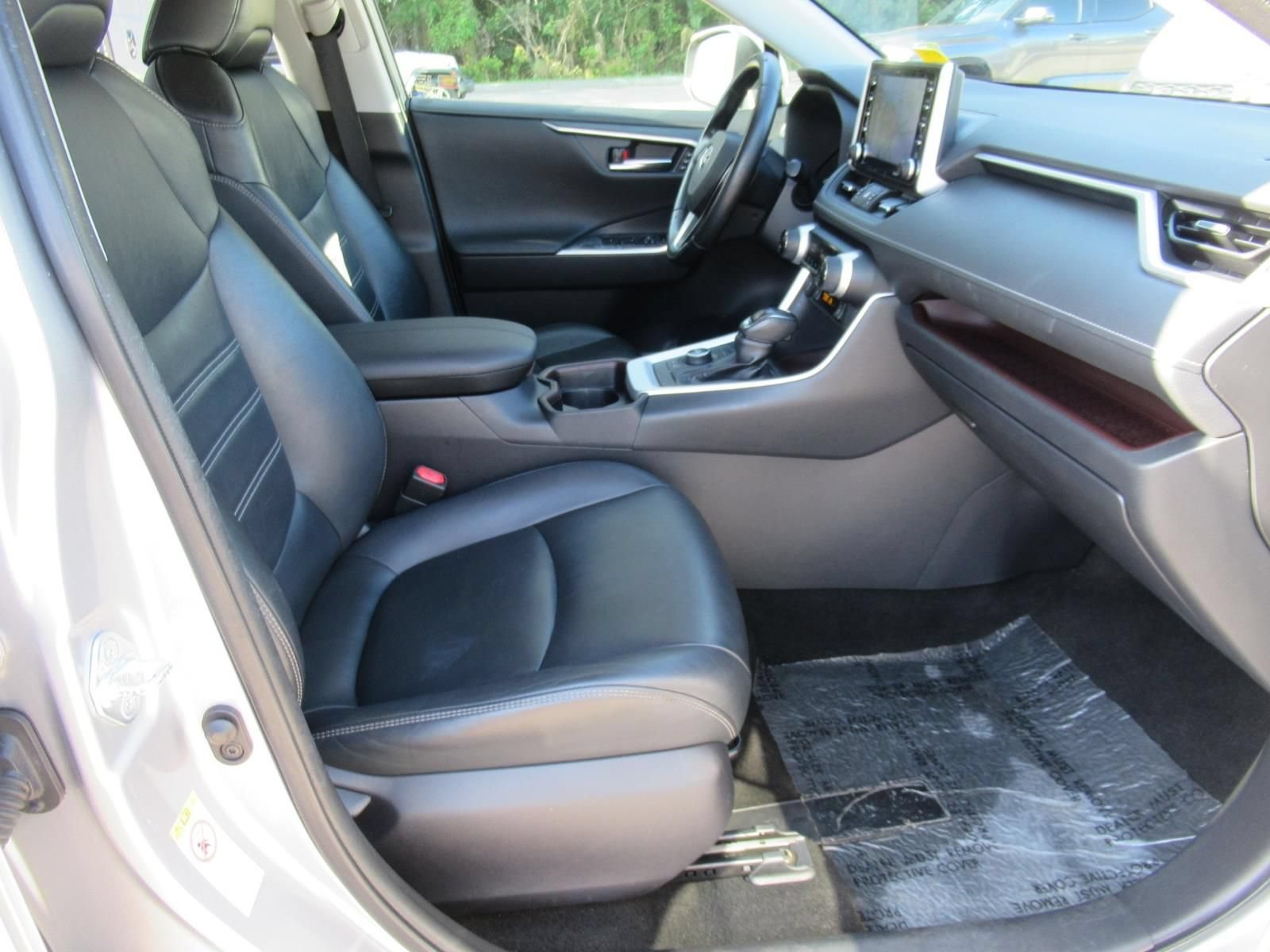 Used 2019 Toyota RAV4 Limited AWD/4WD image 10