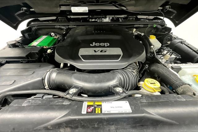Used 2016 Jeep Wrangler Unlimited Rubicon w/ Dual Top Group AWD/4WD image 30