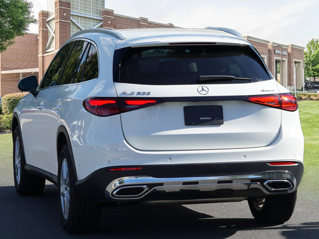 Used 2025 Mercedes-Benz GLC 300 4MATIC image 7