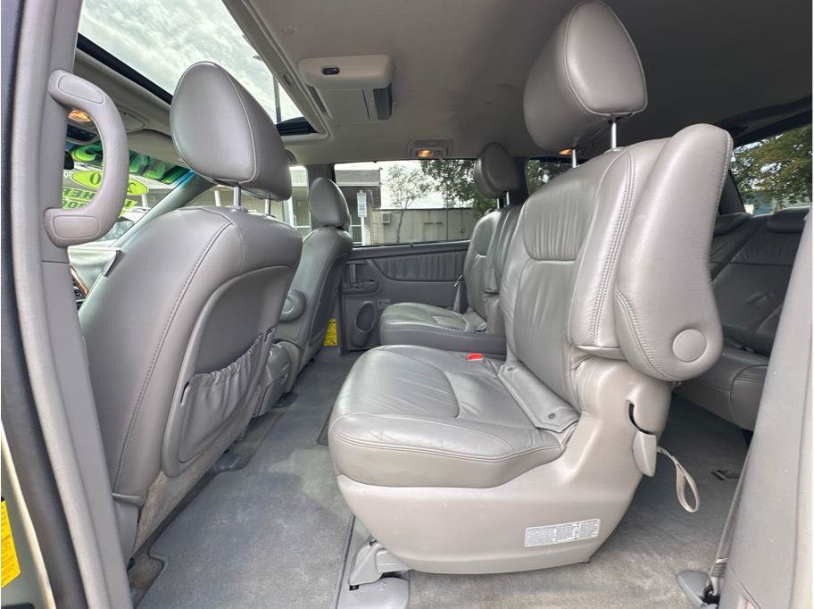 Used 2010 Toyota Sienna XLE Limited w/ XLE Limited Pkg 2 AWD/4WD image 15