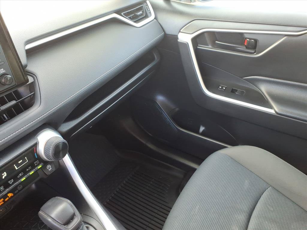 Used 2022 Toyota RAV4 LE AWD/4WD image 35