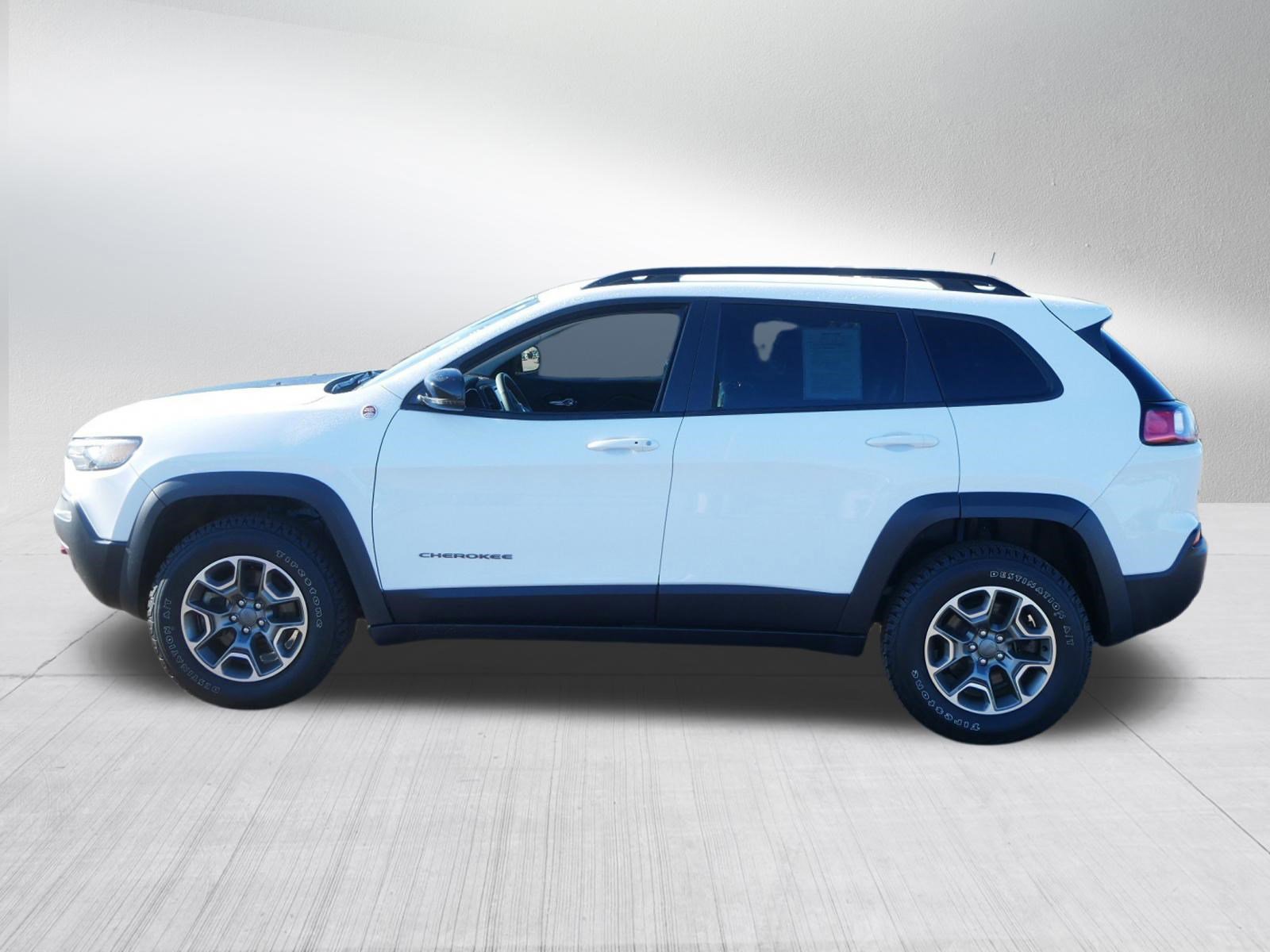 Used 2022 Jeep Cherokee Trailhawk image 4