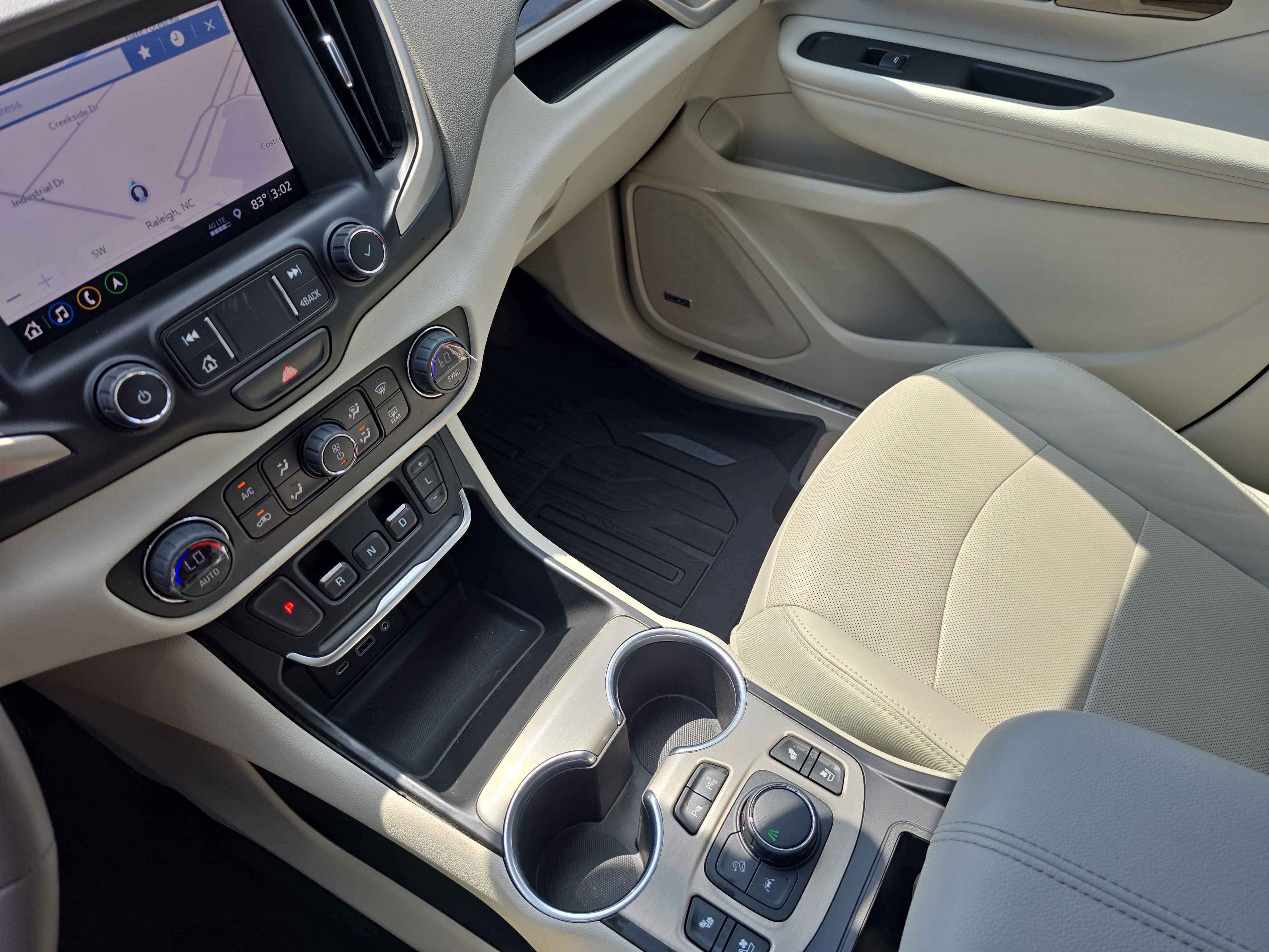Used 2020 GMC Terrain Denali w/ Denali Premium Package FWD image 24