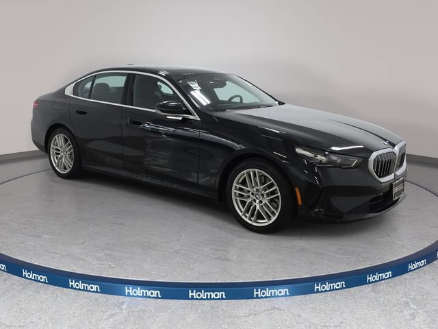 Certified 2024 BMW 530i xDrive w/ Convenience Package AWD/4WD image 3