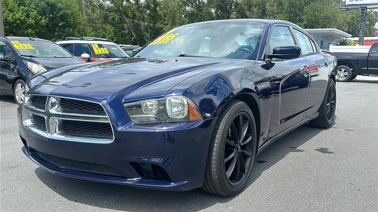 Used 2014 Dodge Charger SE RWD image 2