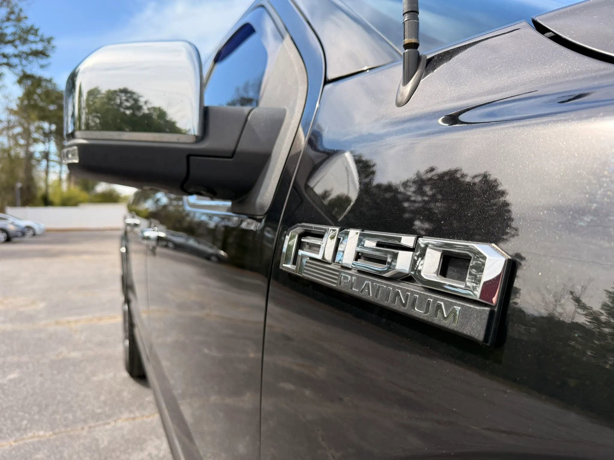 Used 2015 Ford F150 Platinum w/ Equipment Group 701A Luxury image 11