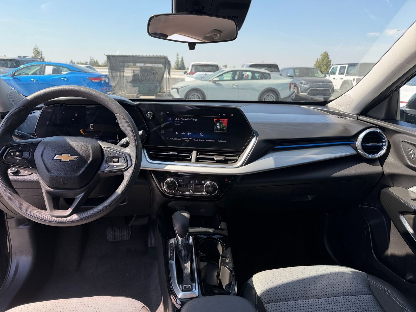 Used 2025 Chevrolet Trax LT image 32