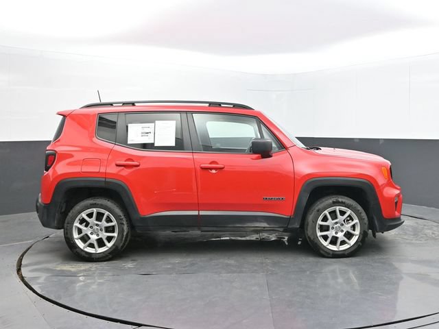 Used 2023 Jeep Renegade Latitude w/ Premium Group AWD/4WD image 6