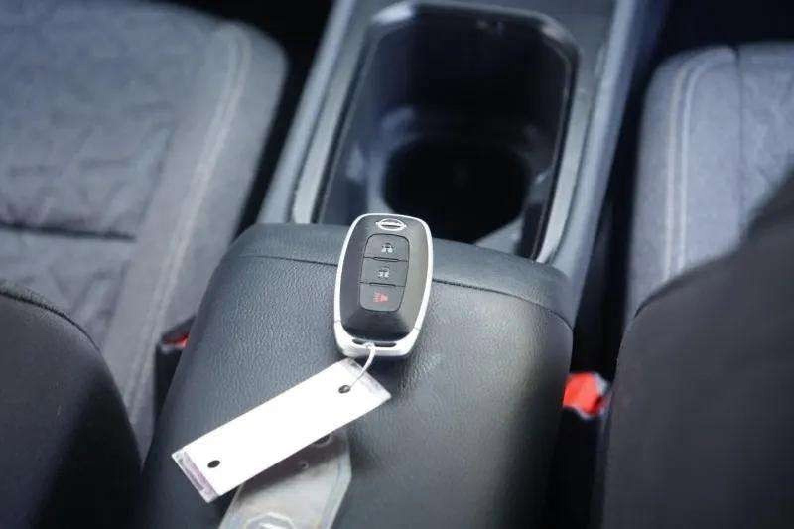 Used 2025 Nissan Kicks SV image 48