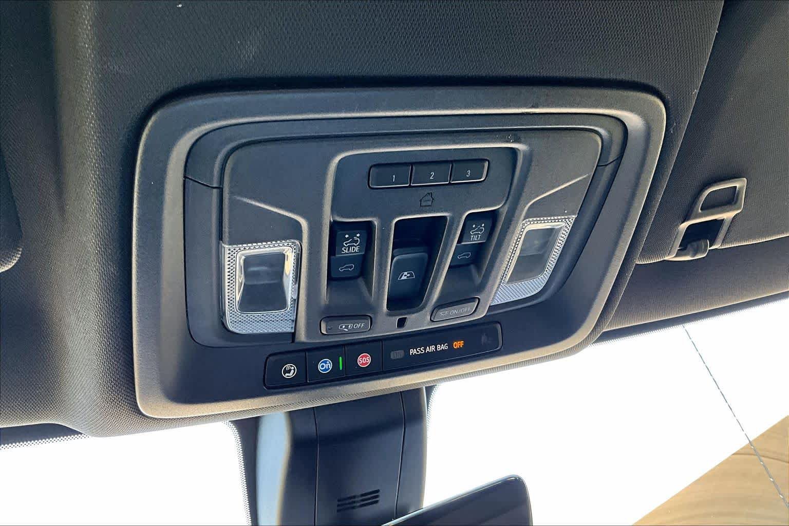 Used 2022 Chevrolet Silverado 1500 High Country w/ Technology Package AWD/4WD image 32