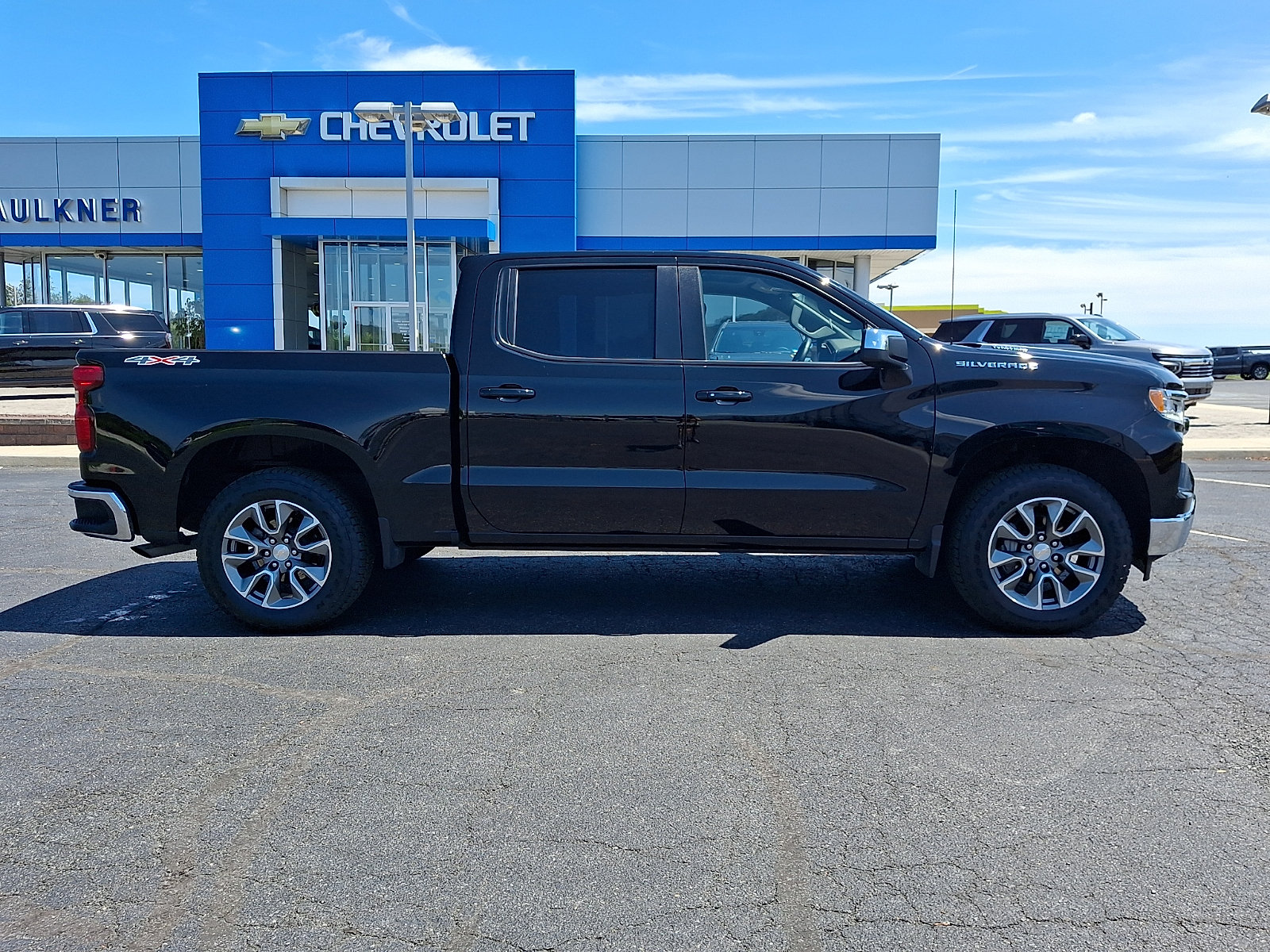 Certified 2024 Chevrolet Silverado 1500 LT AWD/4WD image 7