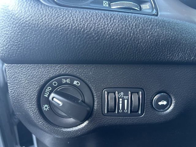 Used 2023 Dodge Challenger SXT image 17