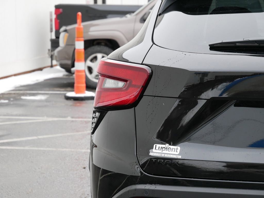 New 2026 Chevrolet Trax RS w/ Sunroof Package FWD image 7
