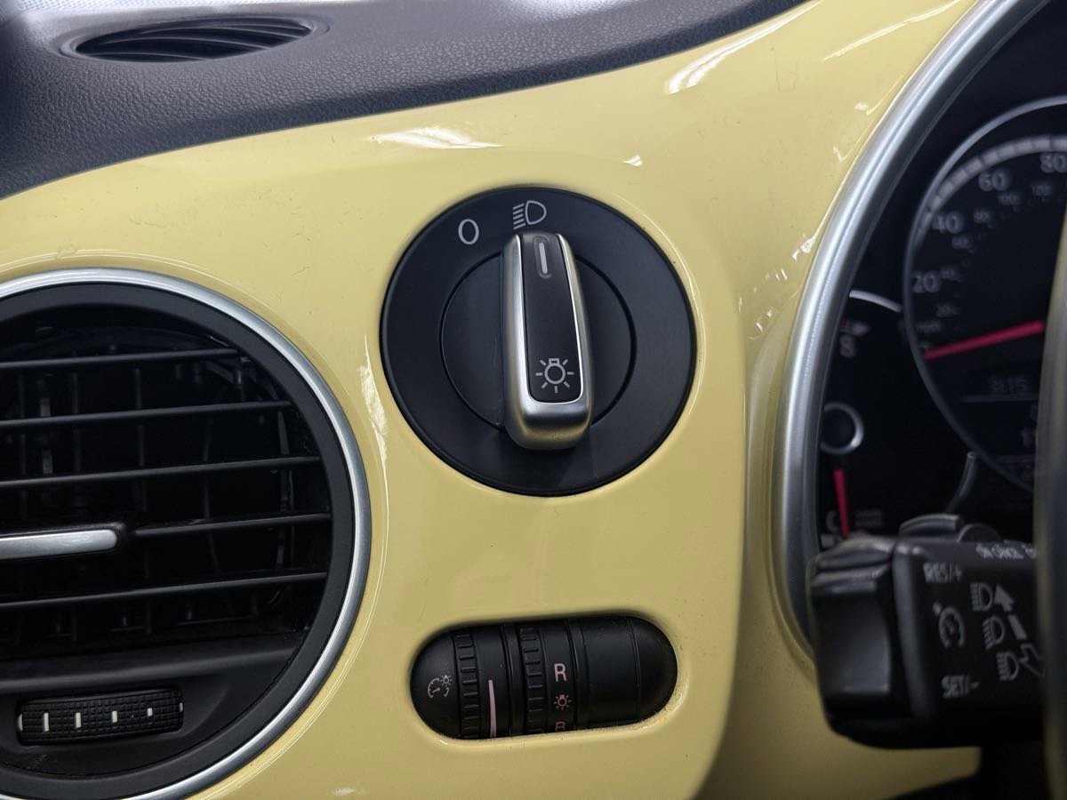 Used 2013 Volkswagen Beetle 2.5 image 42