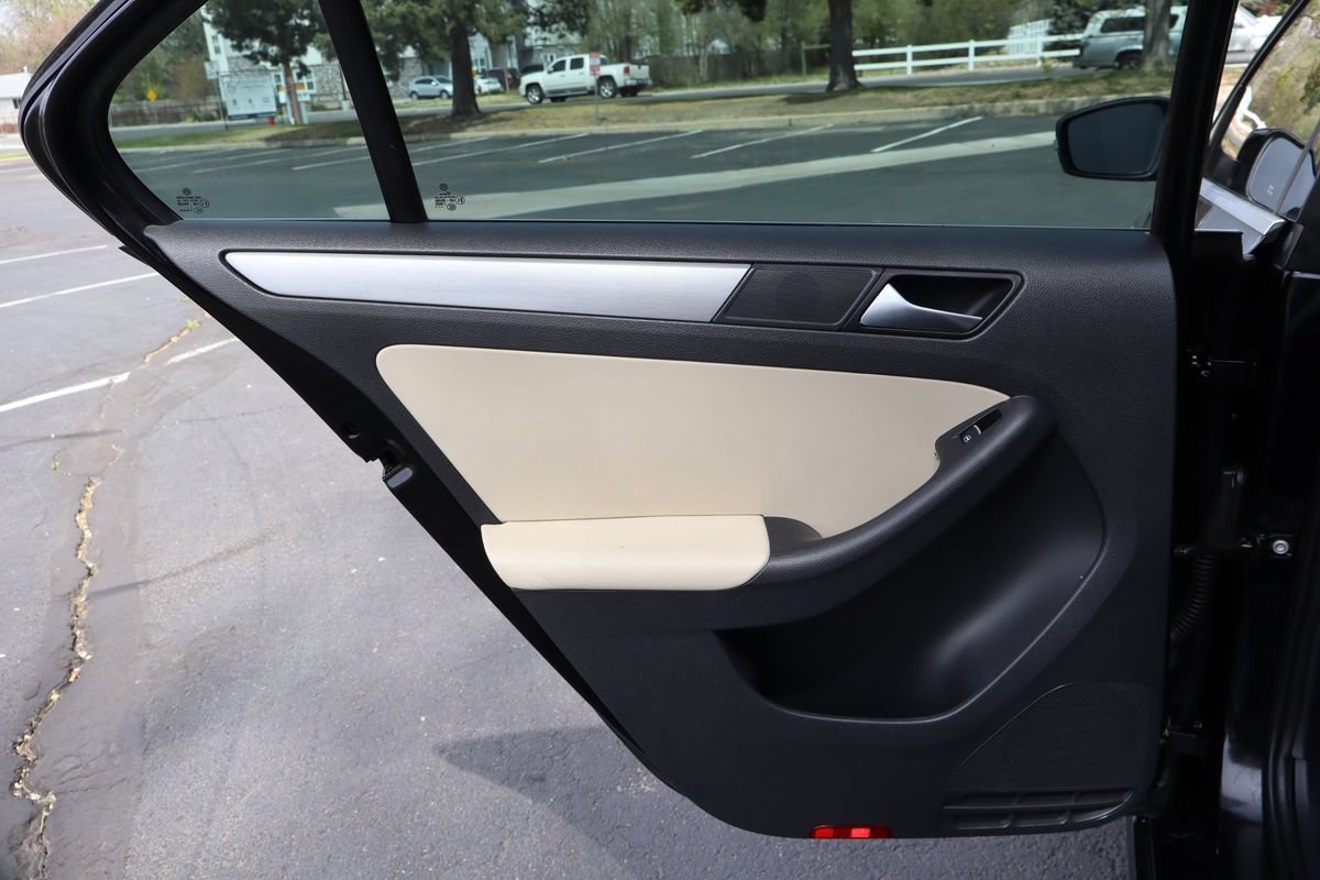 Used 2012 Volkswagen Jetta SEL FWD image 24