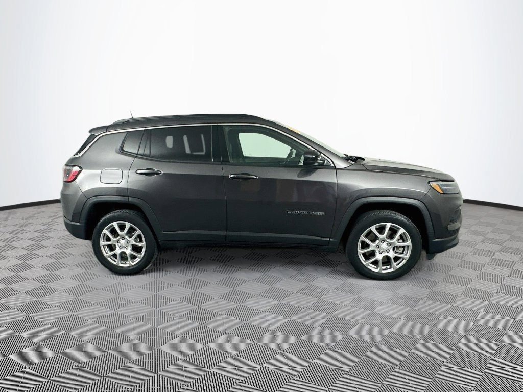 Used 2023 Jeep Compass Latitude AWD/4WD image 10