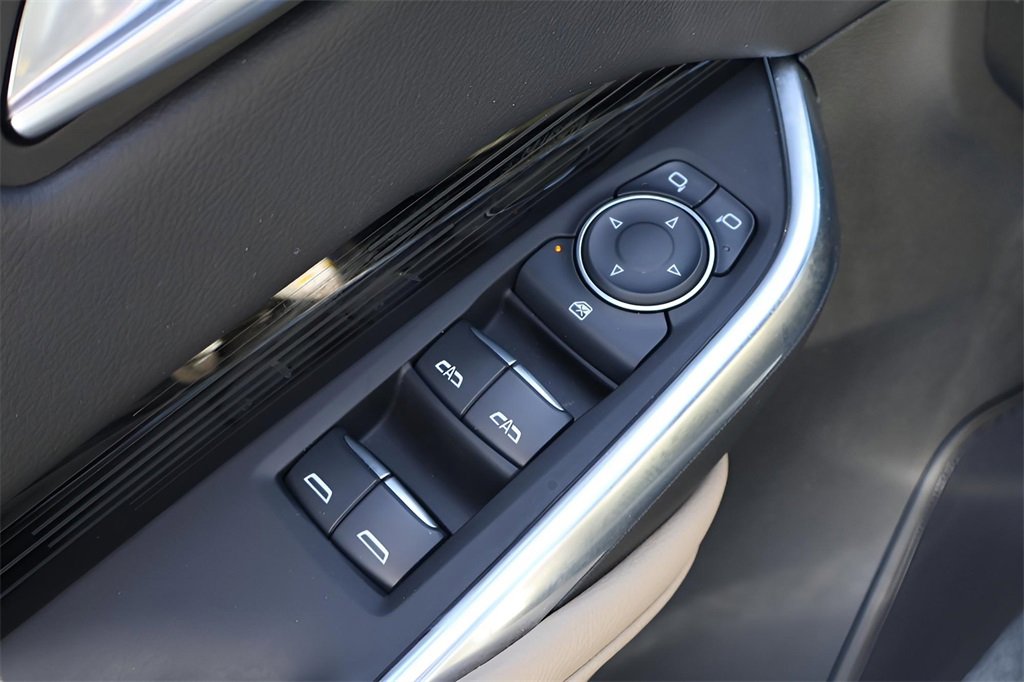 Certified 2024 Cadillac XT4 Luxury w/ Cold Weather Package image 25