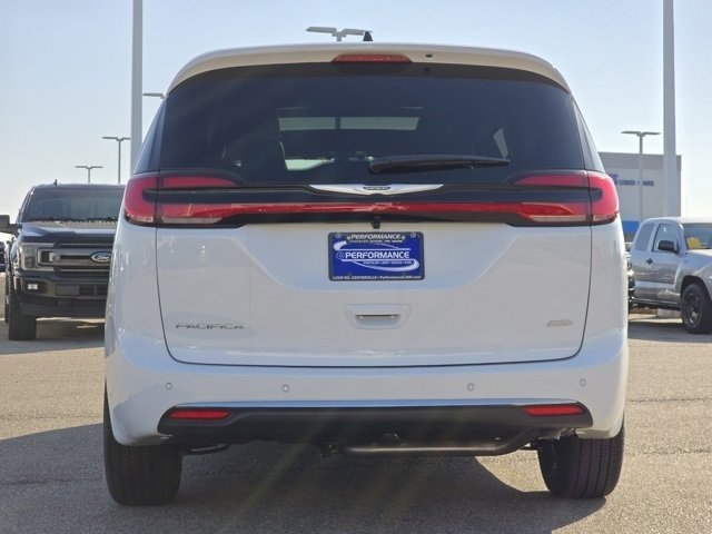 New 2026 Chrysler Pacifica Select image 24