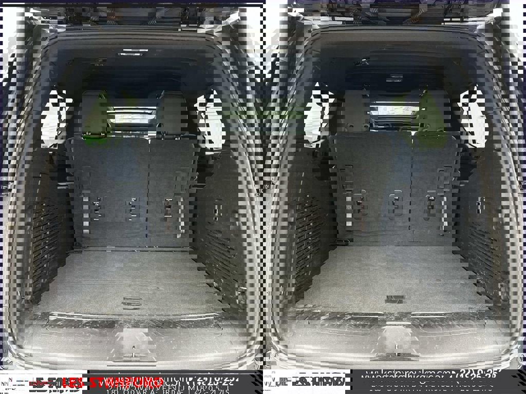 Used 2023 GMC Yukon XL SLT AWD/4WD image 11