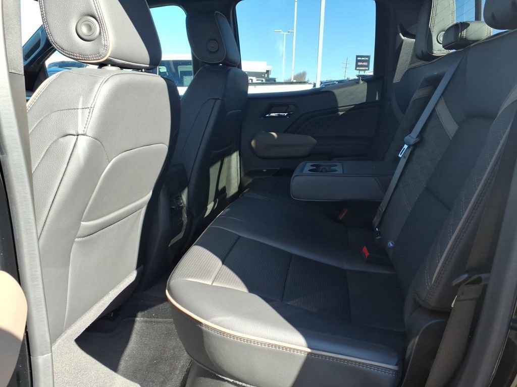 Used 2024 GMC Canyon Denali image 9