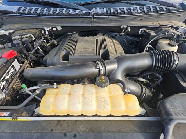 Used 2018 Ford Expedition XLT w/ Equipment Group 202A AWD/4WD image 22