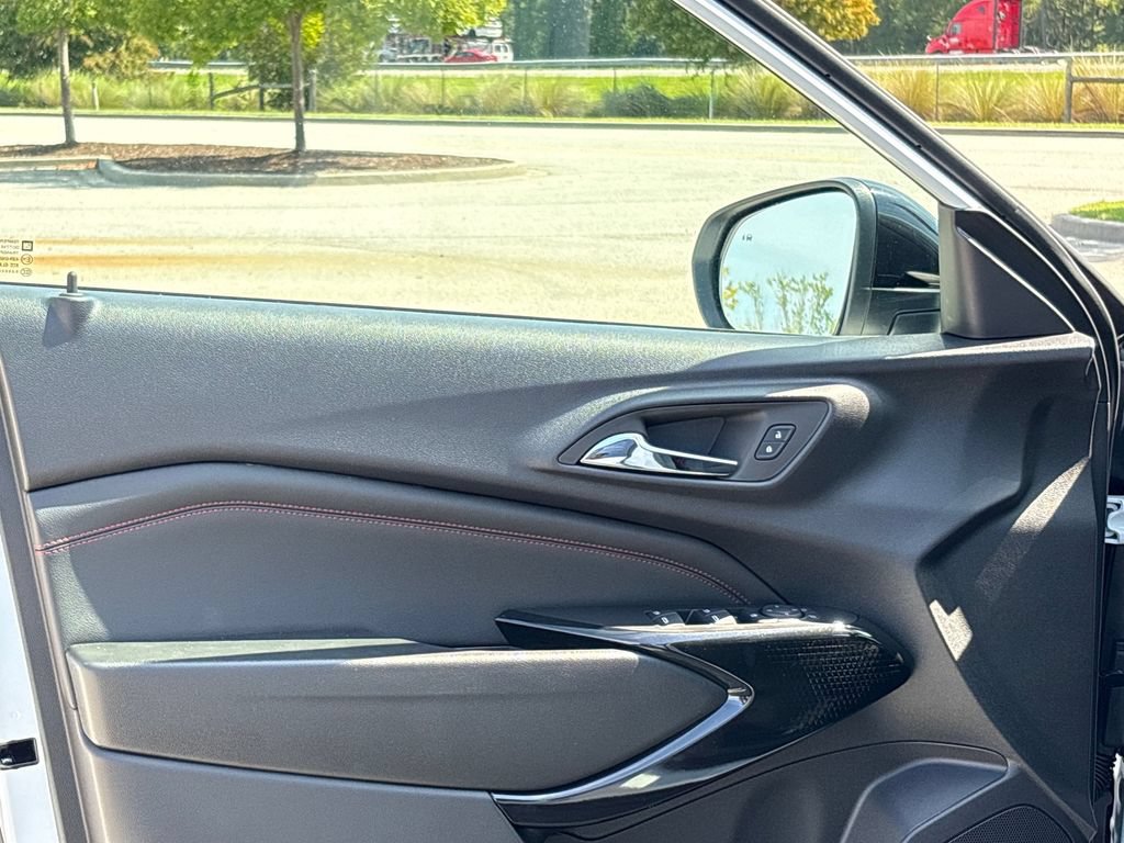 New 2026 Chevrolet Trax RS w/ Sunroof Package FWD image 5