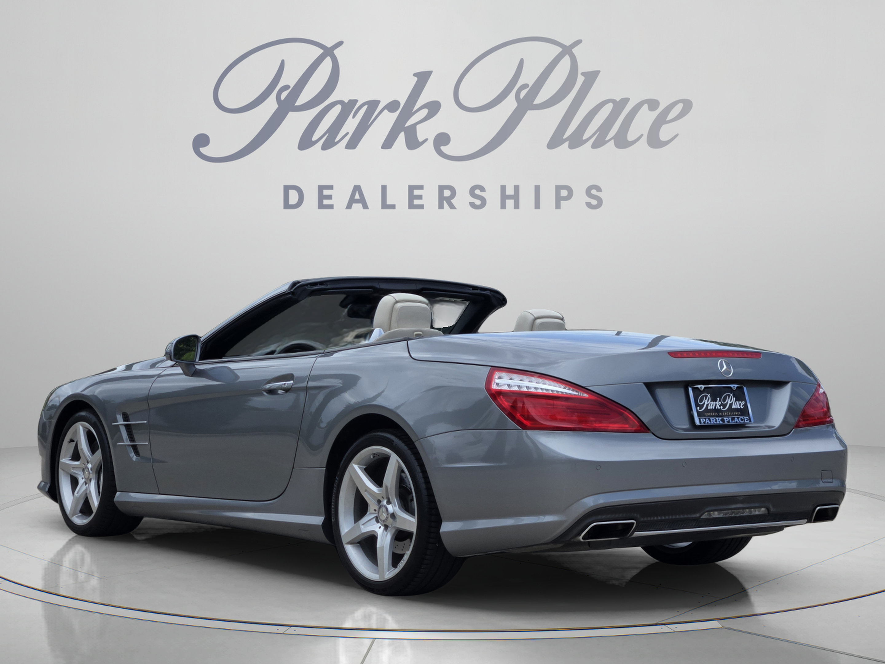 Used 2014 Mercedes-Benz SL 550 image 3