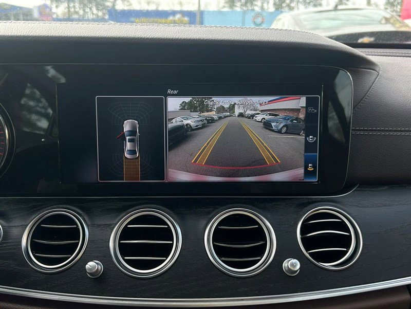 Used 2018 Mercedes-Benz E 300 4MATIC image 12