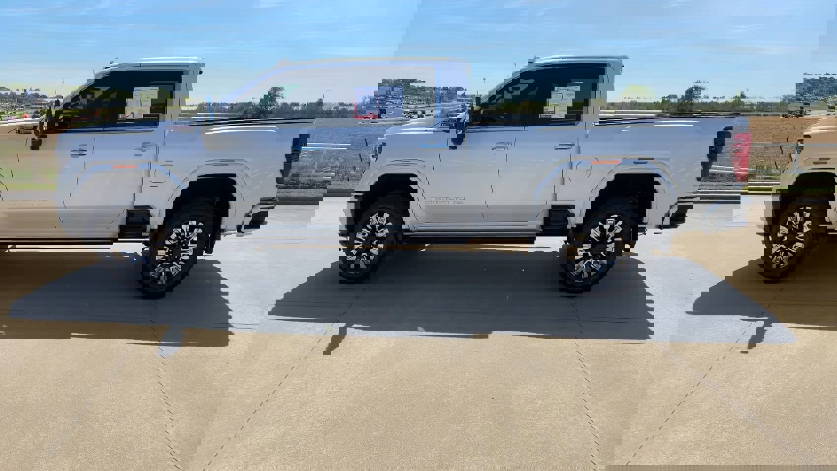 Used 2024 GMC Sierra 3500 Denali w/ Technology Package image 6