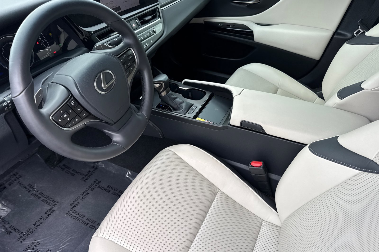 Used 2025 Lexus ES 300h w/ Premium Package FWD image 4