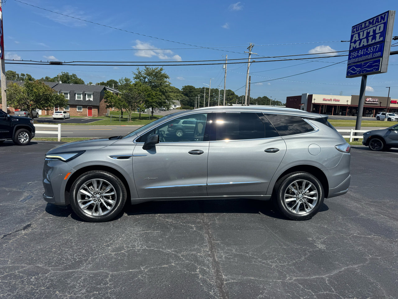 Used 2023 Buick Enclave Avenir w/ Avenir Technology Package image 2